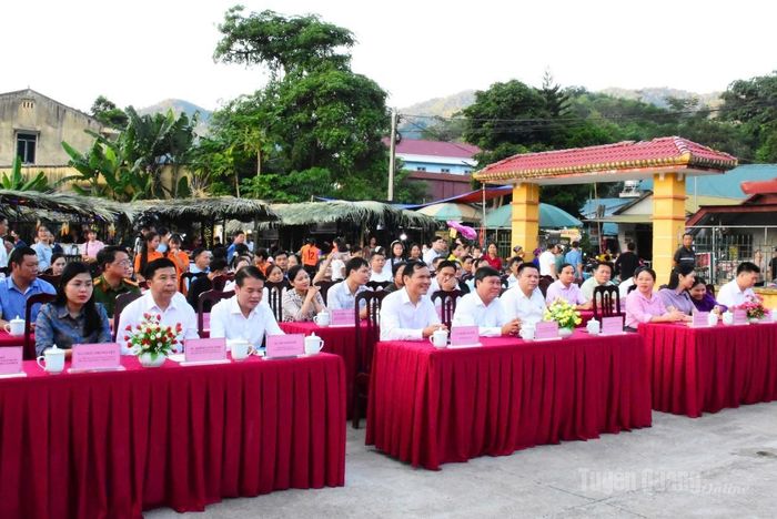 Các đại biểu dự lễ ra mắt.