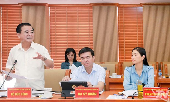 Đồng chí Đỗ Đức Công, Ủy viên Ban Thường vụ Tỉnh ủy, Phó Chủ tịch Thường trực HĐND tỉnh, phát biểu tại Hội nghị.