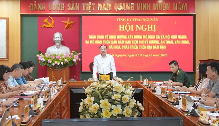 Đồng chí Nguyễn Đăng Bình, Phó Bí thư Thường trực Tỉnh ủy, Trưởng Đoàn đại biểu Quốc hội tỉnh, chủ trì Hội nghị.