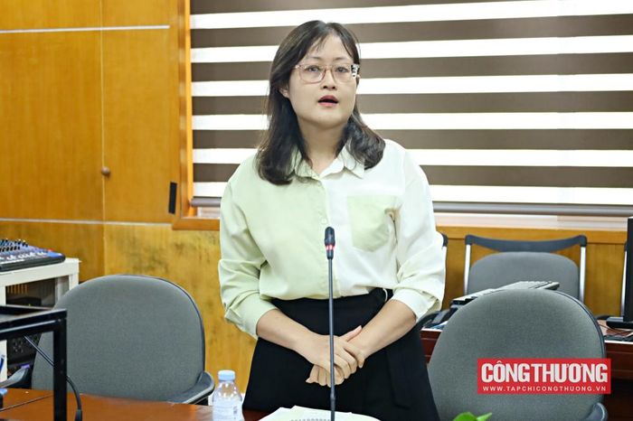 Bà Hồ Anh Tú - Chuyên viên chính Phòng Quản lý dịch vụ và Phát huy giá trị tài liệu lưu trữ, Cục Văn thư và Lưu trữ Nhà nước, Bộ Nội vụ phổ biến các nội dung của Nghị định số 31/2026/NĐ-CP