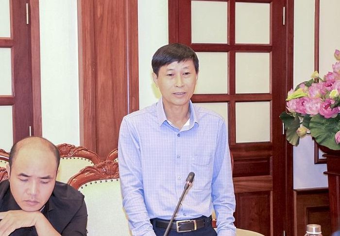 Đồng chí Nguyễn Quốc Tuấn, Phó Vụ trưởng Vụ Theo dõi công tác phòng, chống tham nhũng, tiêu cực, Ban Nội chính Trung ương phát biểu tại Hội nghị