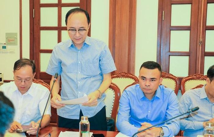 Đồng chí Văn Hồng Sơn, Tổng Giám đốc Công ty CP Phân lân nung chảy Văn Điển tham luận tại Hội nghị
