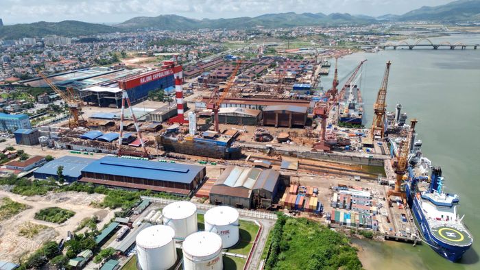 Hiện công ty đầu tư nhiều hạng mục trọng điểm như đà tàu 50.000 tấn, đà bán ụ 70.000 tấn, hệ thống cẩu trọng tải lớn cùng dây chuyền làm sạch, chế tạo phân đoạn tàu hiện đại, tạo nền tảng để đóng mới các sản phẩm có tải trọng và yêu cầu kỹ thuật cao.