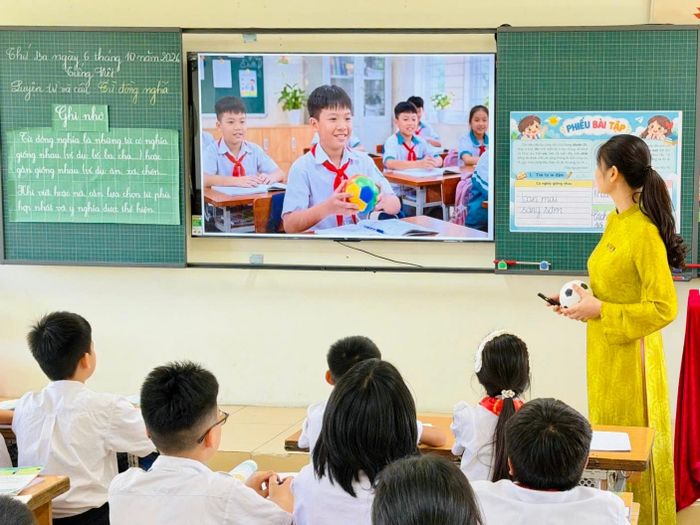 Hà Nội rà soát mạng lưới trường, lớp và nhu cầu giáo viên, hướng tới xử lý tình trạng quá tải và bố trí nguồn lực phù hợp.