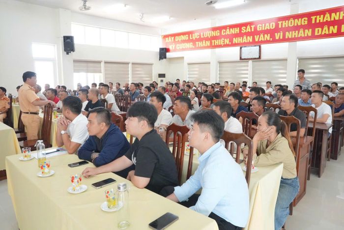 Mở chiến dịch đào tạo kỹ năng lái xe an toàn kéo giảm tai nạn giao thông.