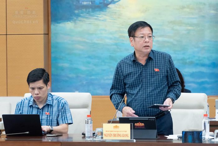 Ông Nguyễn Trường Giang, Phó Chủ nhiệm Ủy ban Pháp luật và Tư pháp phát biểu. (Ảnh: Media Quốc hội).