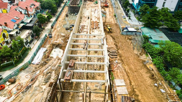 Điểm nhấn của dự án là hầm chui trực thông theo hướng Hoàng Tùng - quốc lộ 32, được thiết kế 4 làn xe, rộng khoảng 18,5m và dài khoảng 975m.