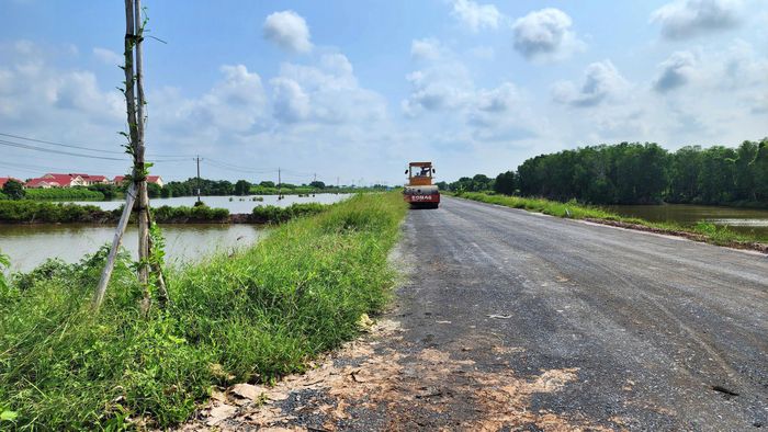 Ông Nguyễn Minh Đức, Giám đốc Ban Quản lý dự án công trình Nông nghiệp tỉnh Cà Mau khẳng định, công trình dự kiến sẽ hoàn thành toàn bộ trong năm 2026. Ban đang sát sao chỉ đạo các đơn vị thi công đẩy nhanh khối lượng còn lại nhằm sớm đưa tuyến đường vào khai thác, phục vụ nhu cầu đi lại của người dân.