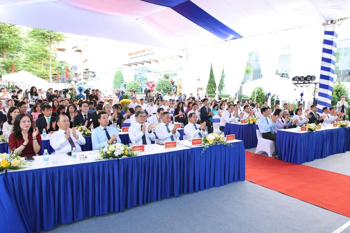 PGS.TS Nguyễn Lân Hiếu, Giám đốc Bệnh viện Đại học Y Hà Nội phát biểu tại lễ khai trương.