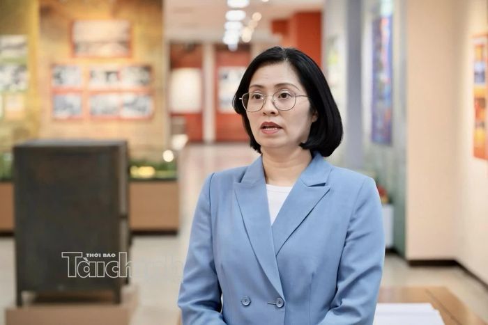 Bà Trịnh Thị Hương - Phó Cục trưởng Cục Phát triển doanh nghiệp tư nhân và kinh tế tập thể (Bộ Tài chính) trả lời phỏng vấn. Ảnh: Mạnh Tuấn