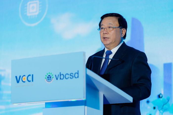 GS.TS Nguyễn Xuân Thắng, Ủy viên Bộ Chính trị Khóa XIII, Chủ tịch Hội đồng Lý luận Trung ương chia sẻ tại diễn đàn (Ảnh: BTC)