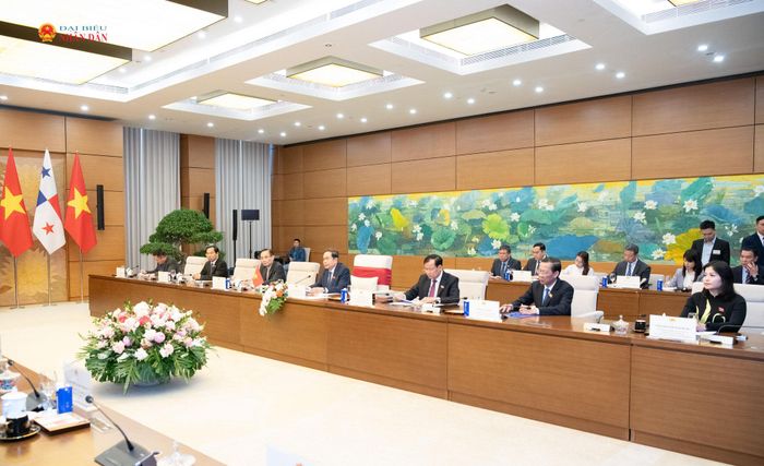 Chủ tịch Quốc hội Trần Thanh Mẫn và các đại biểu tại cuộc hội kiến