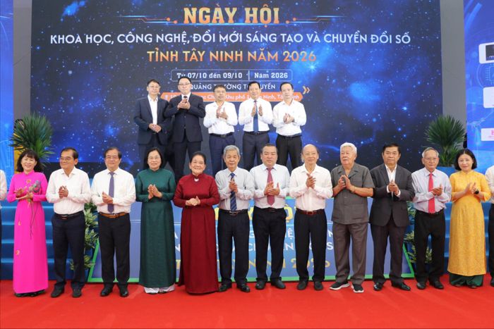 Các đại biểu tham dự lễ khai mạc