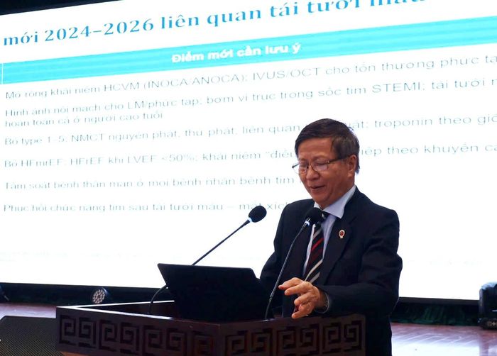 GS.TS.BS. Huỳnh Văn Minh phát biểu tại Hội thảo
