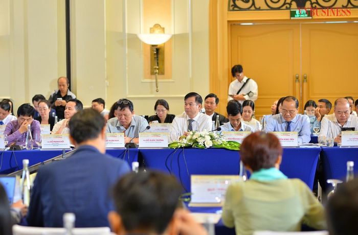 Các đại biểu tham gia diễn đàn.