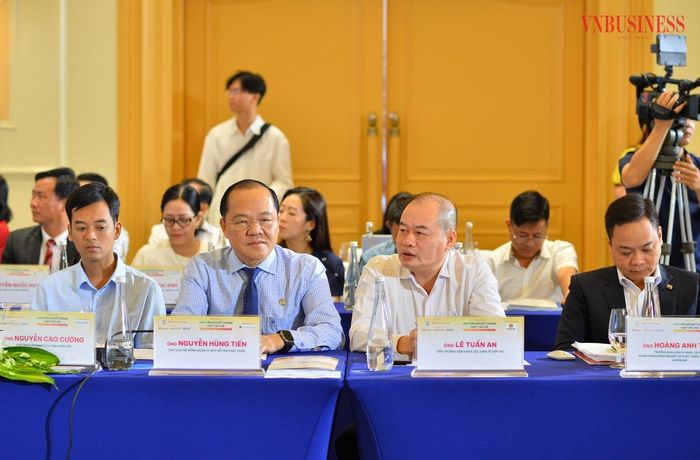 Các đại biểu tham dự diễn đàn.
