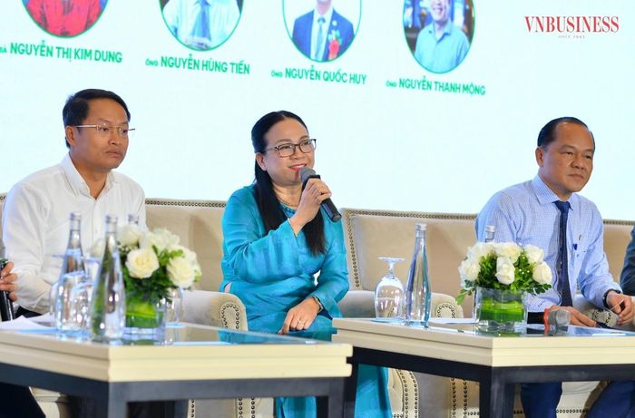 Bà Nguyễn Thị Kim Dung – Giám đốc Siêu thị Co.opmart Hà Nội, chia sẻ tại toạ đàm.