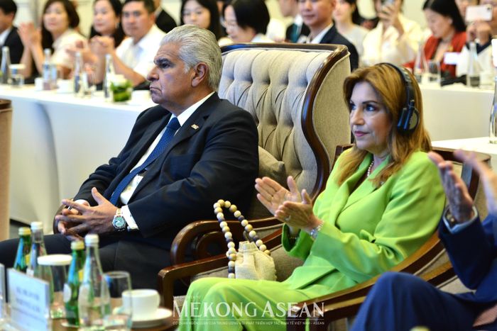 Tổng thống Panama José Raúl Mulino và Phu nhân tham dự diễn đàn. Ảnh: Lê Hồng Nhung - Mekong ASEAN