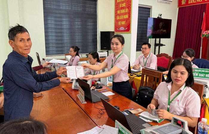 Nguồn tiền huy động tiếp tục được bổ sung để cho hộ nghèo, hộ cận nghèo và các đối tượng chính sách vay vốn ưu đãi.
