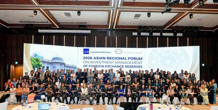 Các đại biểu chụp ảnh lưu niệm tại Diễn đàn