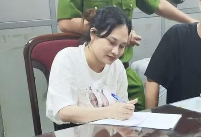 Ngô Thị Thêu (vợ Lê Khắc Ngọ).