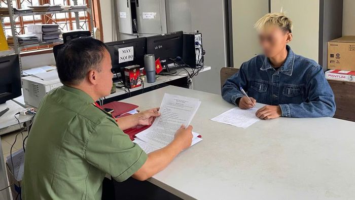 Công an xã Chiềng Sung làm việc với L.T.T.