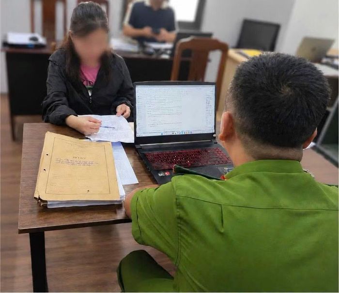 Đăng Facebook xúc phạm người khác, Đ.T.T. bị Công an xã Hòa Tiến quyết định xử phạt 12,5 triệu đồng.