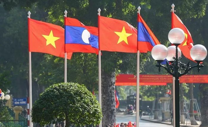 Quan hệ hữu nghị vĩ đại, đoàn kết đặc biệt, hợp tác toàn diện và gắn kết chiến lược Việt Nam – Lào đang ngày càng đi vào chiều sâu, thiết thực và hiệu quả trên nhiều lĩnh vực. Ảnh: Lao động