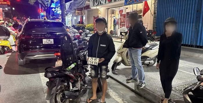 Các đối tượng lạng lách, đánh võng trên các tuyến đường trung tâm TP Huế thì bị lực lượng Công an phát hiện.