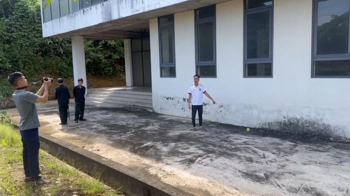 Hiện trường các đối tượng sản xuất phim.