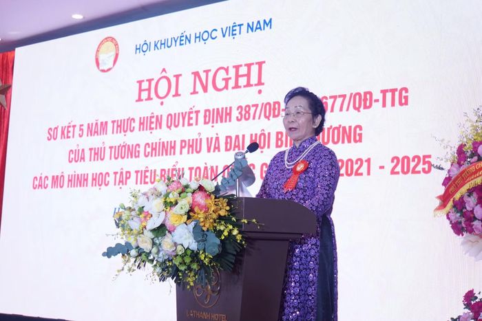 Chủ tịch Hội Khuyến học Việt Nam Nguyễn Thị Doan phát biểu tại hội nghị. Ảnh: Lê Nghĩa.