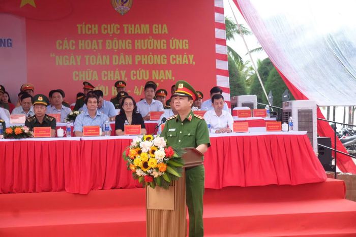 Thiếu tướng Dương Đức Hải, Cục trưởng Cục Cảnh sát PCCC và CNCH (Bộ Công an) phát biểu chủ trì buổi thực tập.