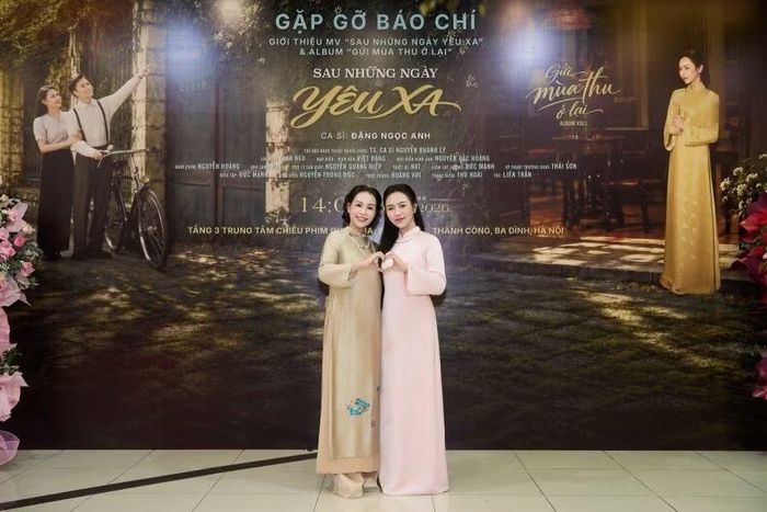 Ngọc Anh và cô giáo của mình, Tiến sĩ Nguyễn Khánh Ly