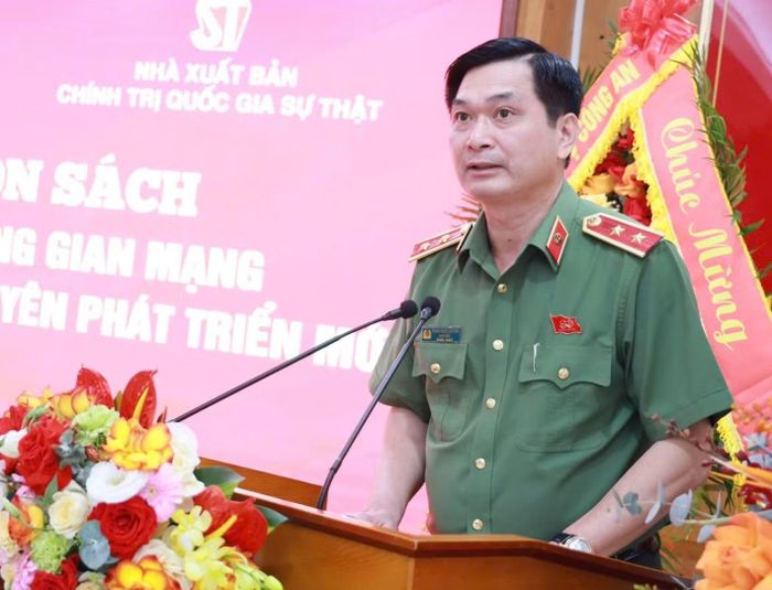 Trung tướng, PGS.TS Trịnh Ngọc Quyên, Giám đốc Học viện An ninh Nhân dân khẳng định cuốn sách là cẩm nang hữu ích để nghiên cứu, giảng dạy tại các trường, học viện trong CAND.