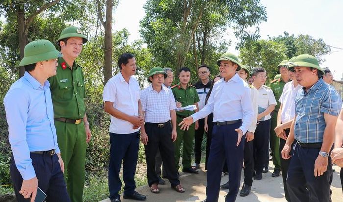 Chủ tịch UBND tỉnh Nghệ An Võ Trọng Hải yêu cầu lãnh đạo xã Đô Lương và Công ty TNHH MTV B&T thực hiện đúng các quy định trong công tác khai thác và quản lý khoáng sản.