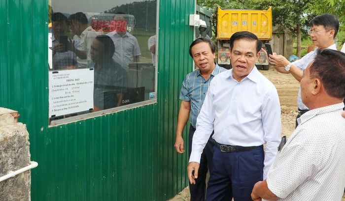 Chủ tịch UBND tỉnh Nghệ An Võ Trọng Hải yêu cầu việc lắp đặt các bảng niêm yết giá phải được đặt công khai.