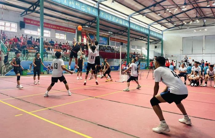 Sau lễ khai mạc, các vận động viên thi đấu vòng bảng với thể thức đấu vòng tròn tính điểm.