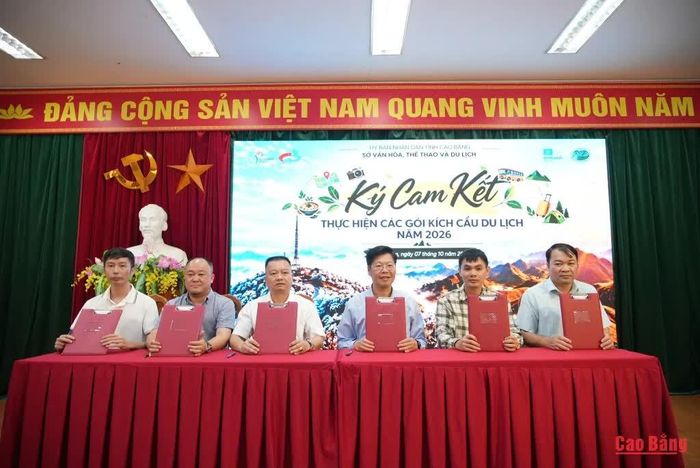 Các đơn vị ký cam kết thực hiện gói kích cầu du lịch năm 2026.