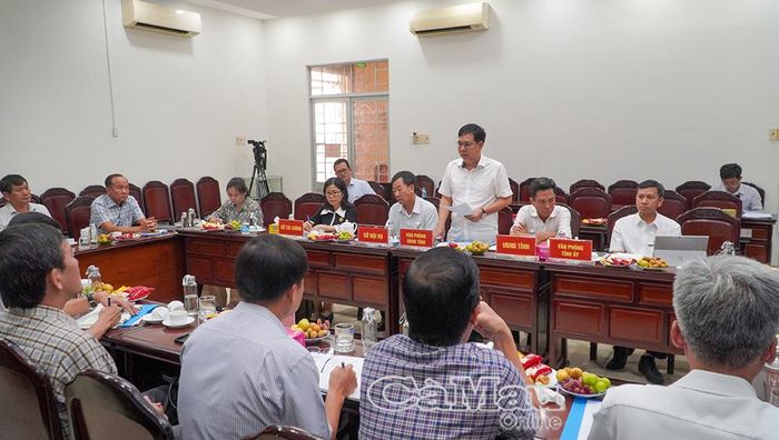 Chánh Văn phòng UBND tỉnh Lê Văn Ngời phát biểu ý kiến xung quanh phương án đề xuất của Sở Xây dựng.