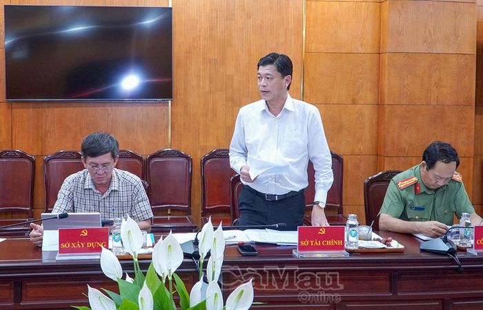 Phó Giám đốc Sở Tài chính Trần Công Khanh phát biểu về phương án cân đối nguồn vốn bổ sung cho Đề án xây dựng giao thông nông thôn.
