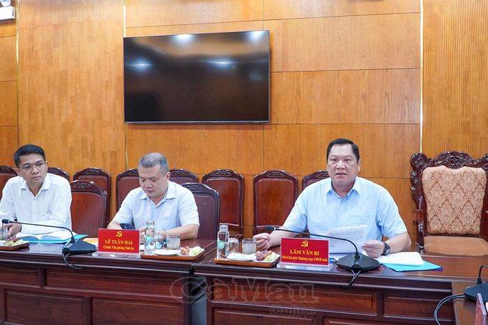  Đồng chí Lâm Văn Bi, Uỷ viên Ban Thường vụ Tỉnh uỷ, Phó Chủ tịch Thường trực UBND tỉnh, tham dự cuộc họp.