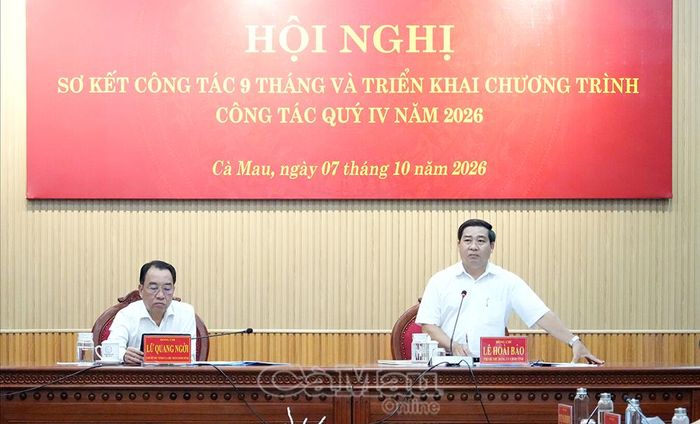  Phó Bí thư Đảng uỷ UBND tỉnh Lê Hoài Bảo điều hành phần thảo luận.