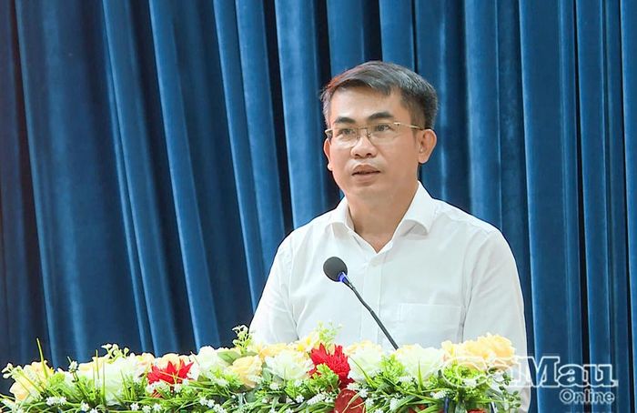 Bí thư Đảng uỷ, Chủ tịch HĐND Xã Hồng Dân Hà Tấn Linh phát biểu tại hội nghị.