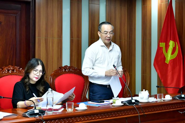 Trưởng Ban Tuyên giáo và Dân vận Đảng ủy, Phó Trưởng Ban Chỉ đạo 35 KTNN Nguyễn Lương Thuyết báo cáo tại phiên họp. Ảnh: M. Thúy