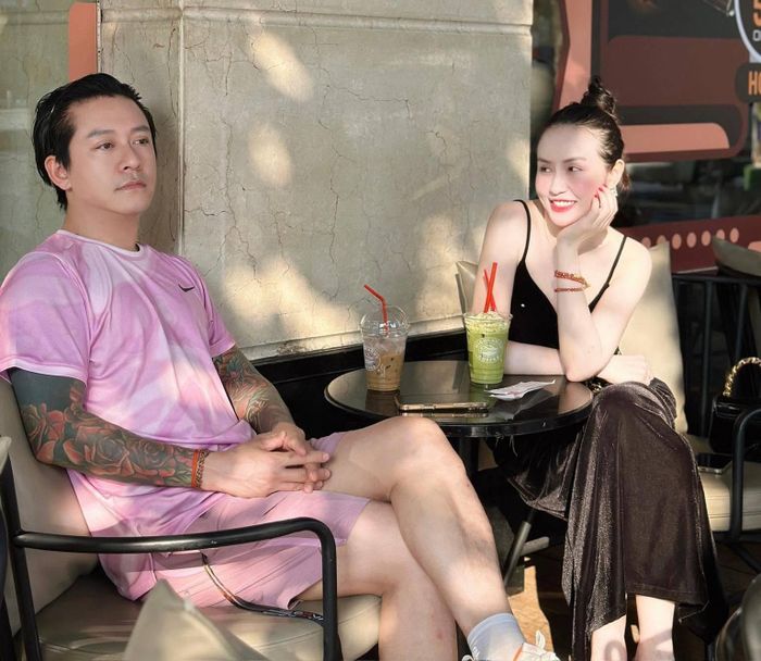 Tuấn Hưng mừng tuổi 48 của mình trên đất Mỹ cùng vợ con.