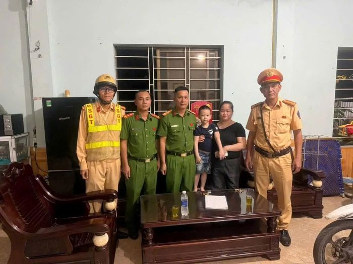 Cháu bé đã được gia đình đón về. Ảnh: CACC.