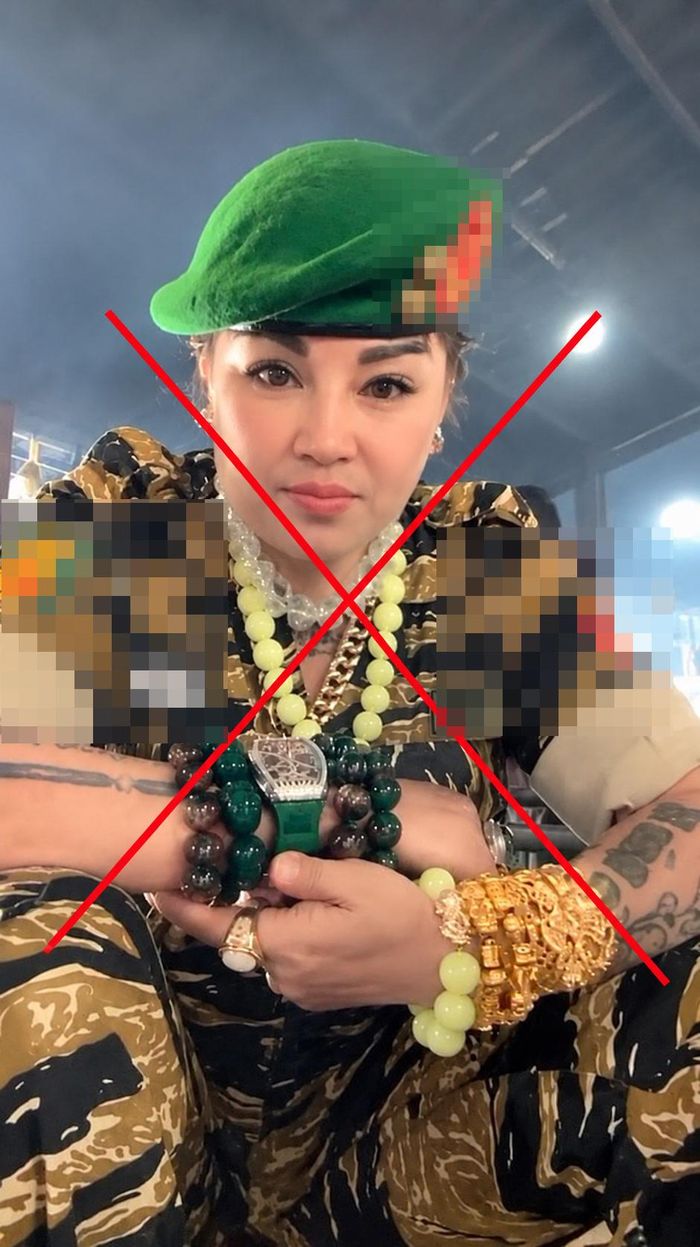 Thảo 'ràn ri' là một Tiktoker trên mạng xã hội, thường ăn mặc những bộ đồ và đeo phụ kiện kỳ dị để thu hút người xem