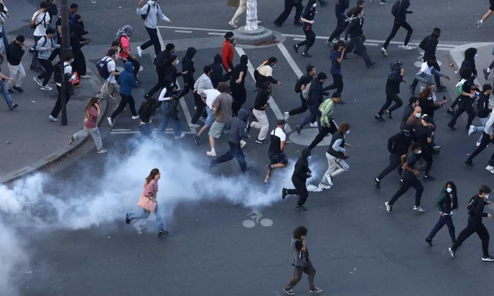 Biểu tình lan rộng gây thiệt hại tại Pháp - Ảnh: Reuters