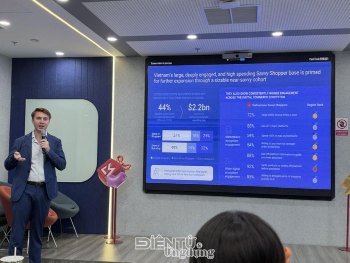 Báo cáo cho thấy nhóm người tiêu dùng thông thái chiếm 25% tổng số người mua sắm trực tuyến, với mức chi tiêu hằng tháng cao hơn 44% so với người mua sắm phổ thông