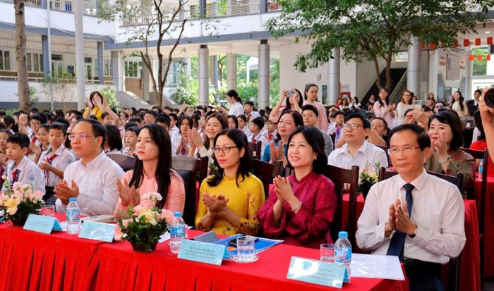 Các đại biểu tham dự buổi lễ